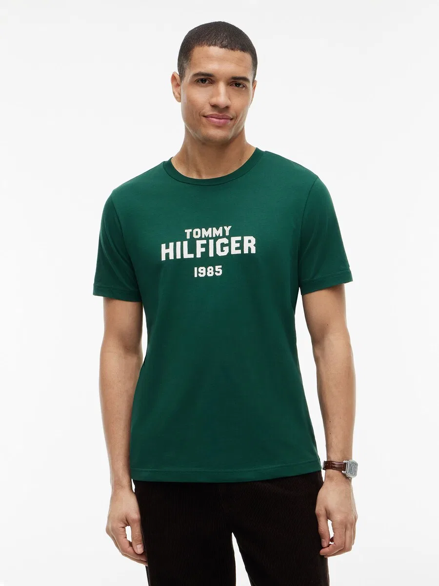 Футболка TOMMY HILFIGER Brand Love темно-зеленого цвета — фото 2