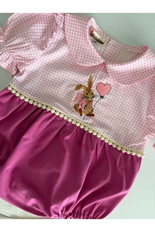 Детский комплект для девочек с принтом Peter Rabbit Embroidered Dress Romper Il Mio Bambino, Fuchsia Pink — фото 4
