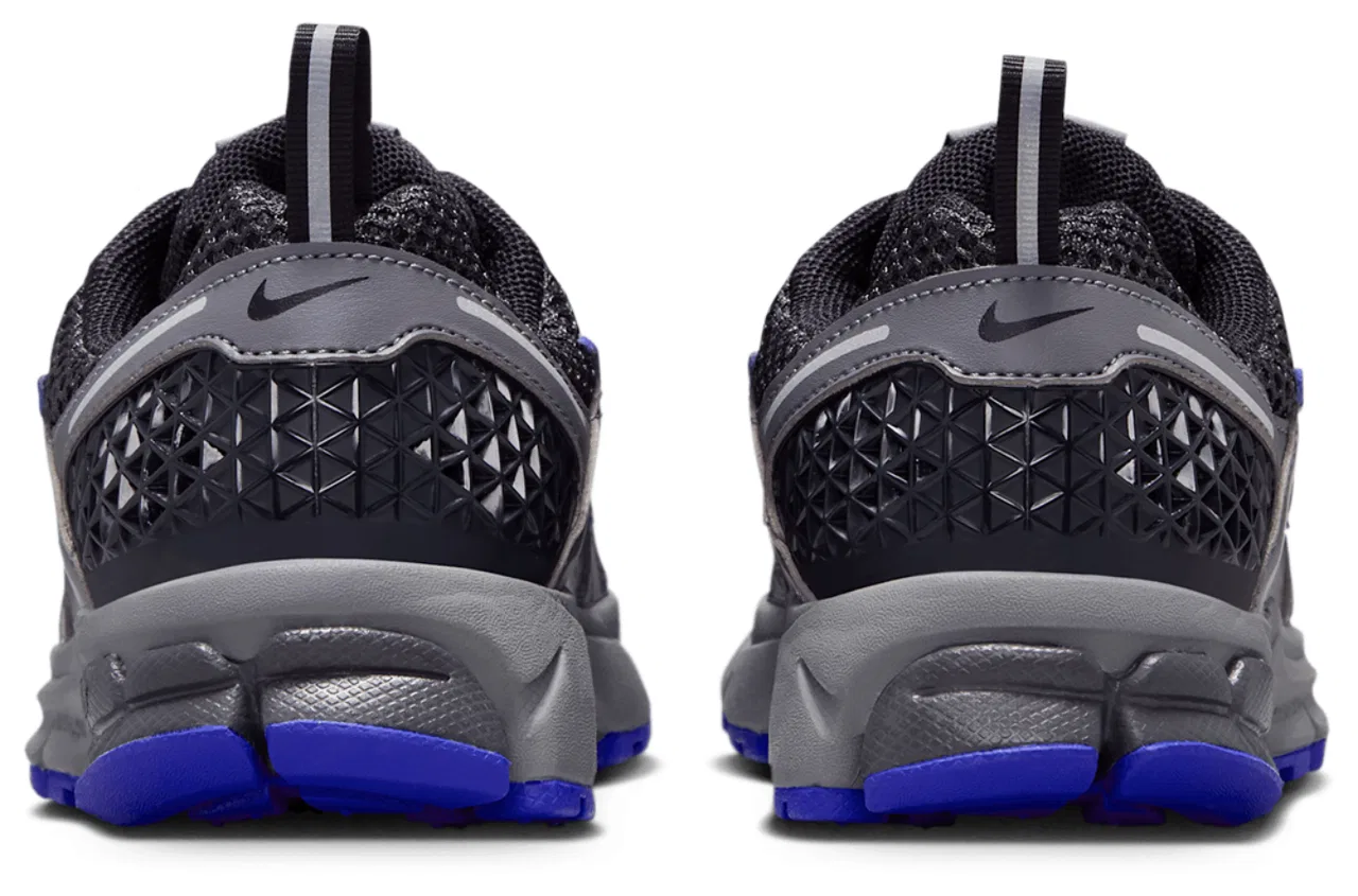 Детские кроссовки для мальчиков с амортизацией Zoom Air Vomero 5 Nike, Anthracite/Hyper Royal/Smoke Grey — фото 3