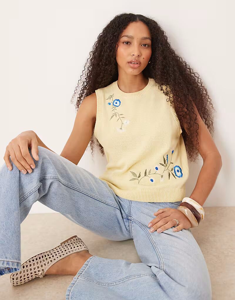 

Трикотажная майка ASOS DESIGN с вышивкой желтого цвета