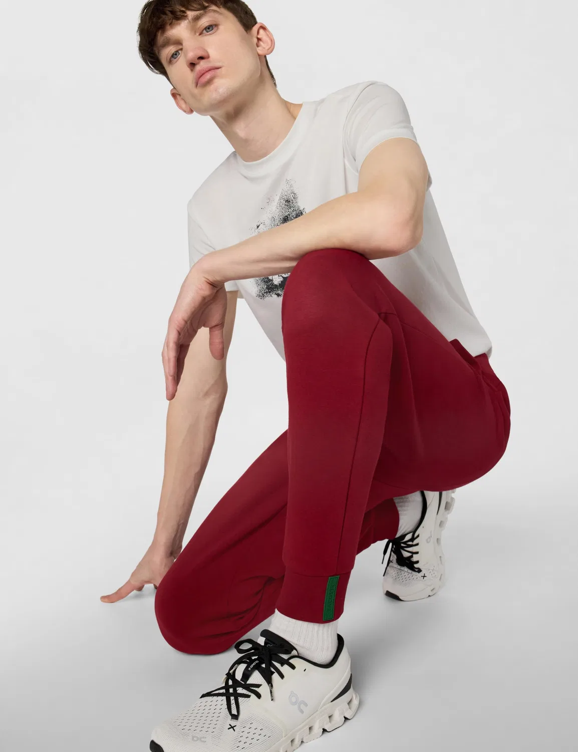 Спортивные брюки Lacoste Solid Active Double Face Slim Joggers, зауженный крой, турецкий красный — фото 2