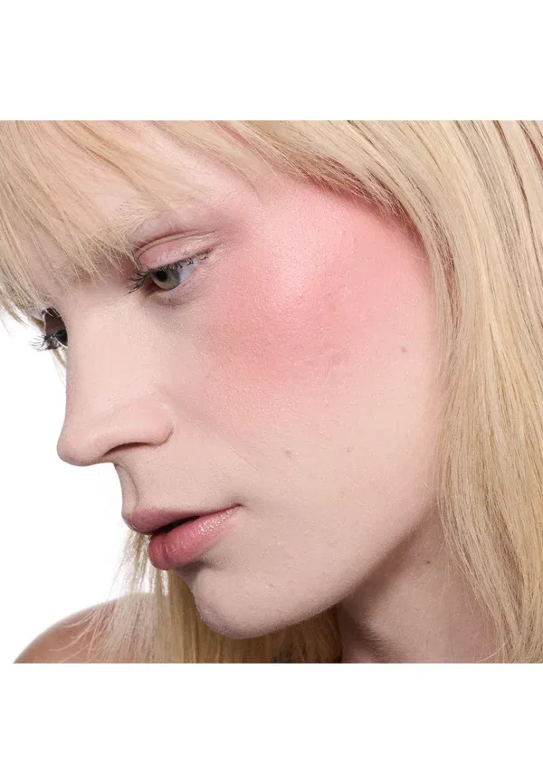 Румяна вельветовые пудровые Skinfinish Colourstruck Blush Mac Ruby Wooed, 4.5 г, цвет ruby wooed — фото 2