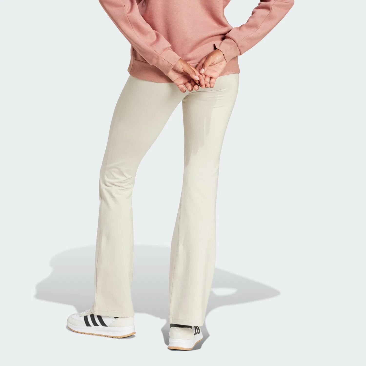 Женские леггинсы с расклешенным низом Essentials Small Logo Adidas, Beige Weiss — фото 3