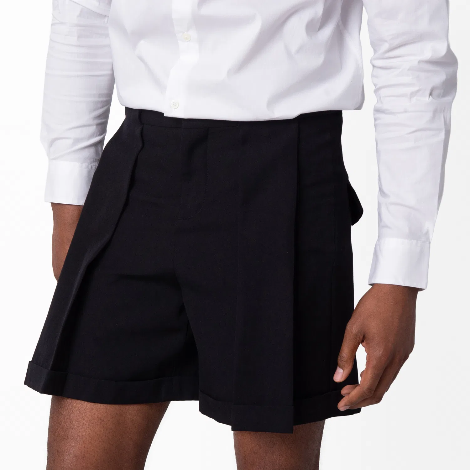 Шорты-бермуды с защипами Pleated Grain De Poudre Bermuda Shorts Balmain, Noir