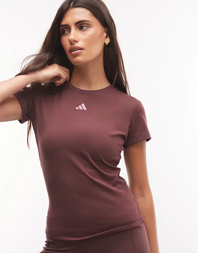 Топ Adidas Performance Three Stripes Studios в бордовом цвете