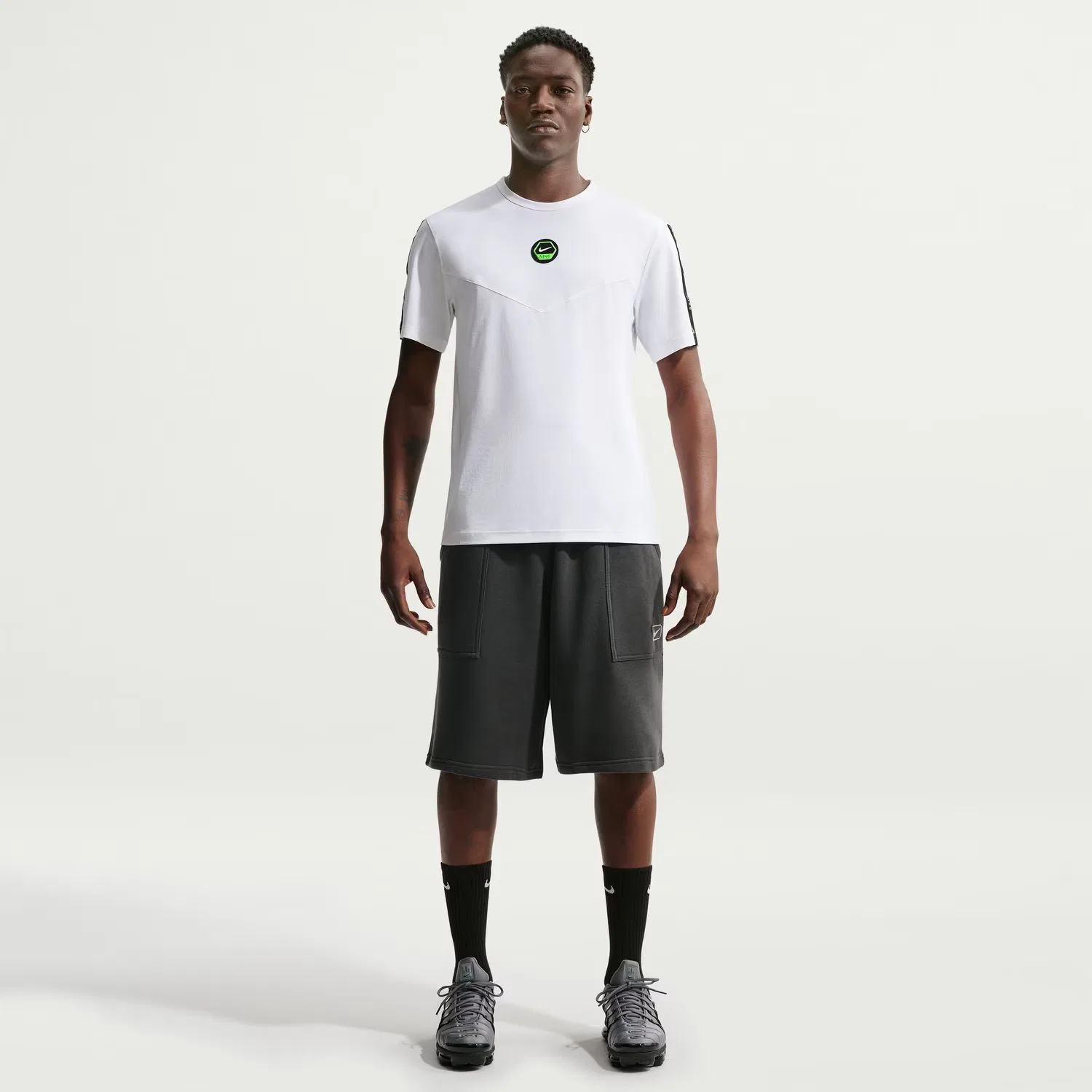 Мужская тренировочная футболка M NK DF HYVERSE GFX SS TOP NIKE - Белая — фото 4