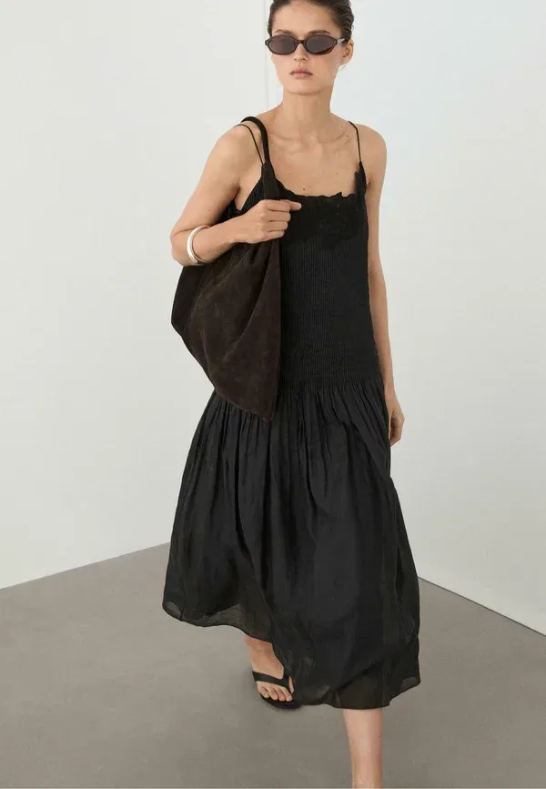 Платье из рами, с вышивкой Flowing embroidered midi dress with pintuck detail Massimo Dutti, черный — фото 2