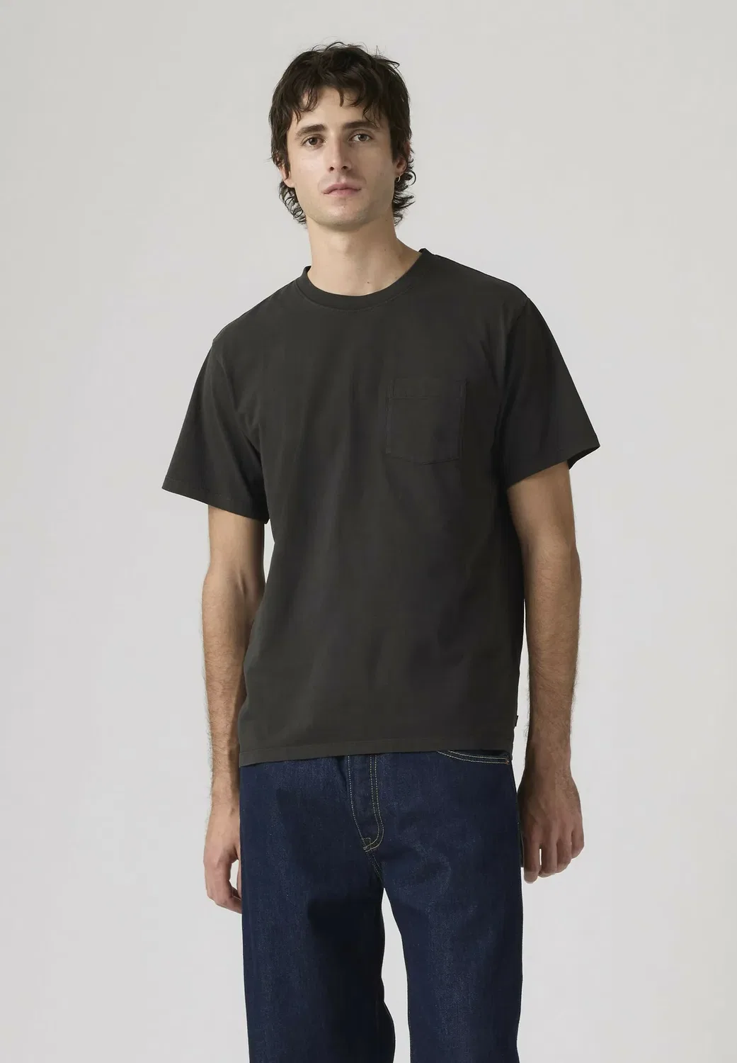 Свободная футболка с карманом - базовая футболка Levi'S, Garment Dye Fa - Blacks — фото 3
