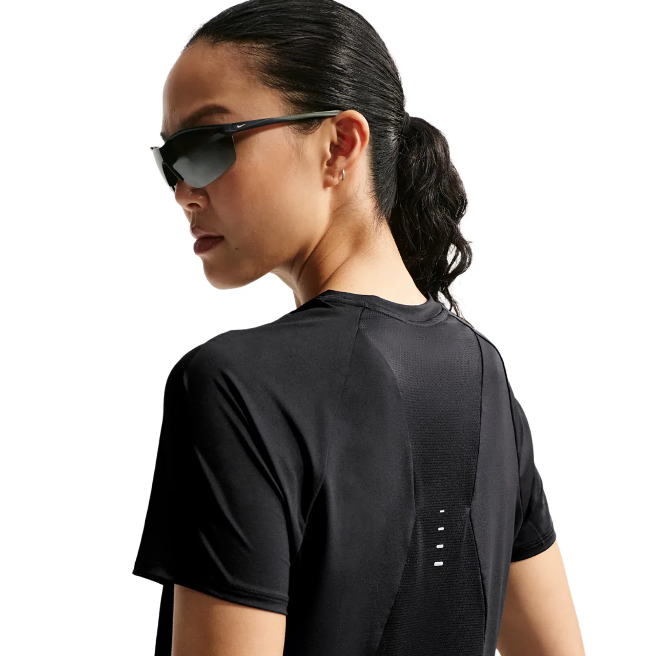 Женская футболка с коротким рукавом, из полиэстера, Nike Swift Dri-FIT, Black/Reflective Silv — фото 2