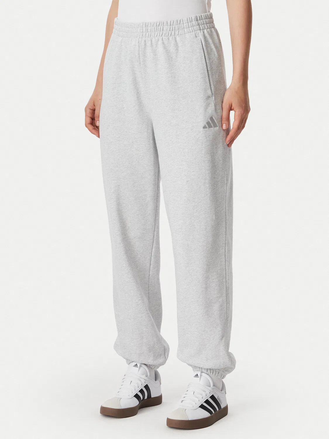 Женские спортивные штаны стандартного кроя Kit Small Logo Regular Cuffed Adidas, серый
