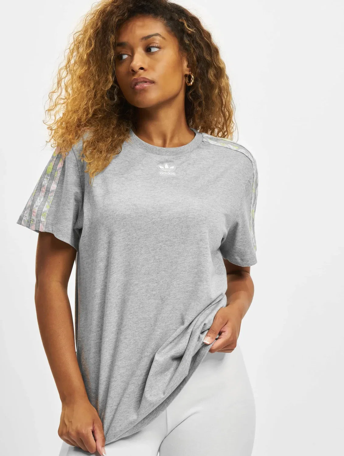 Женская удлиненная футболка с принтом змеи Adidas, Medium Grey Heather — фото 3
