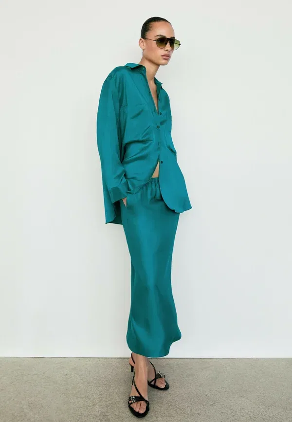 Блуза свободного кроя из сатина Flowing satin shirt with pockets, Massimo Dutti, Evergreen, зеленый — фото 3