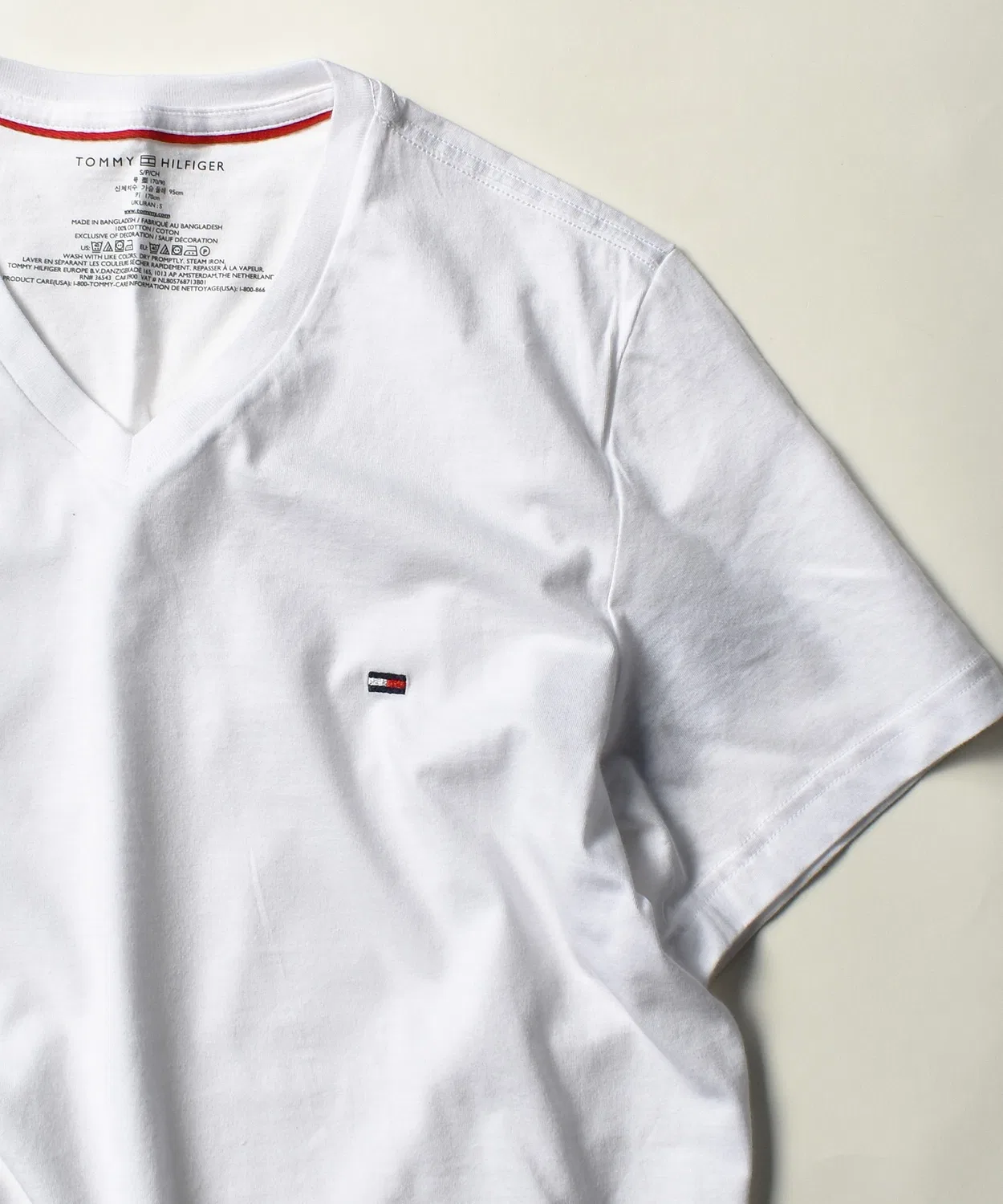 Мужская футболка с вышивкой V-образным вырезом CORE FLAG TOMMY HILFIGER, Red — фото 2