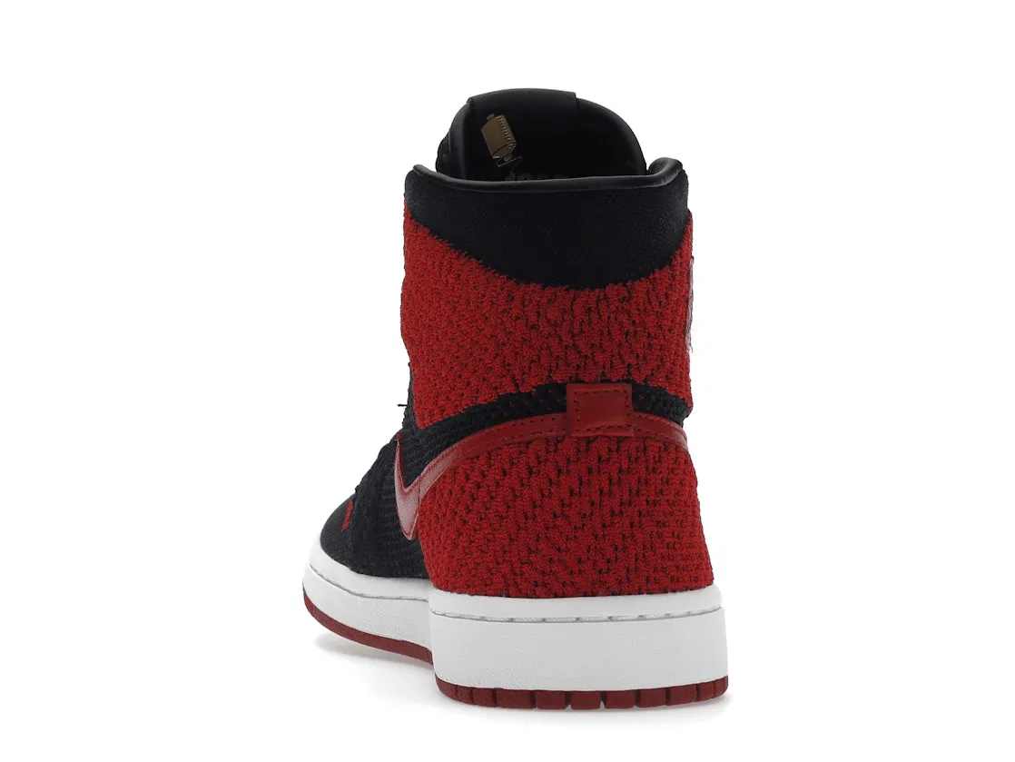 Детские кроссовки с высоким верхом из Flyknit Jordan 1 Retro High Flyknit Jordan, Black/Varsity Red-White — фото 4