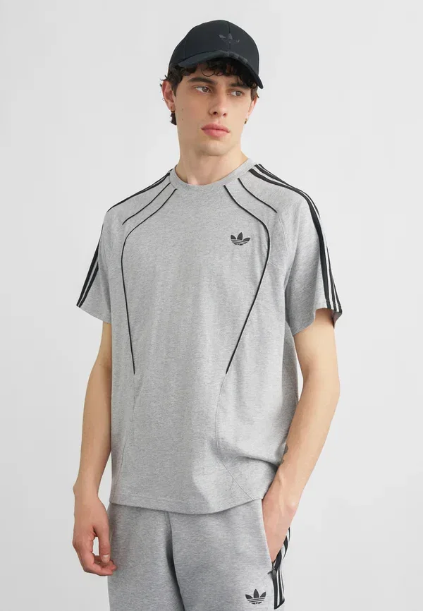 Футболка с принтом Spacer - футболка с принтом Adidas Originals, серый