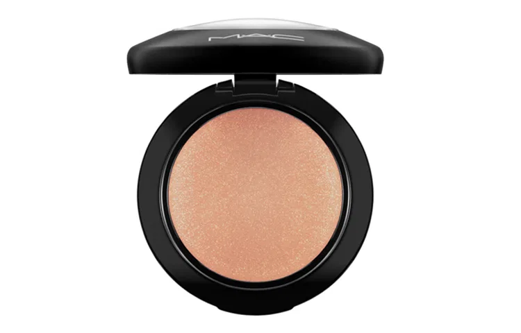Женские румяна MAC Soft Mineral Blush, Bubbles Please Bright Bubble Gum Pink — фото 3
