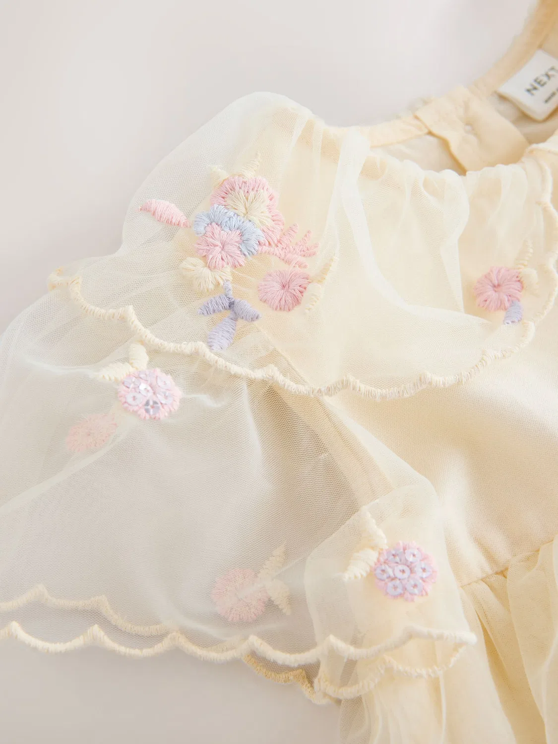 Платье из сетки с вышивкой, модель Cream Embroidered Mesh Dress Next, кремовый — фото 3