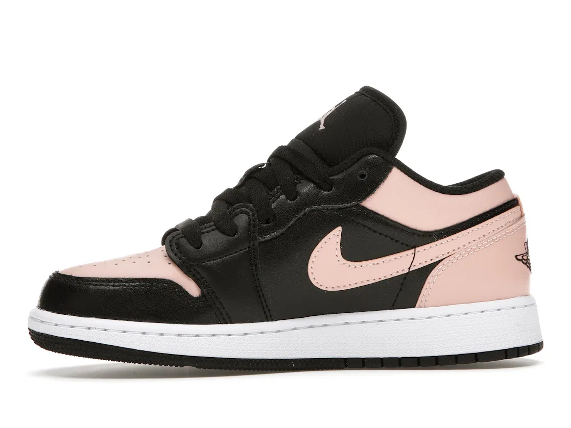 Детские кроссовки Lifestyle с цветовыми акцентами Jordan 1 Low Jordan, Black/Crimson Tint-White — фото 3