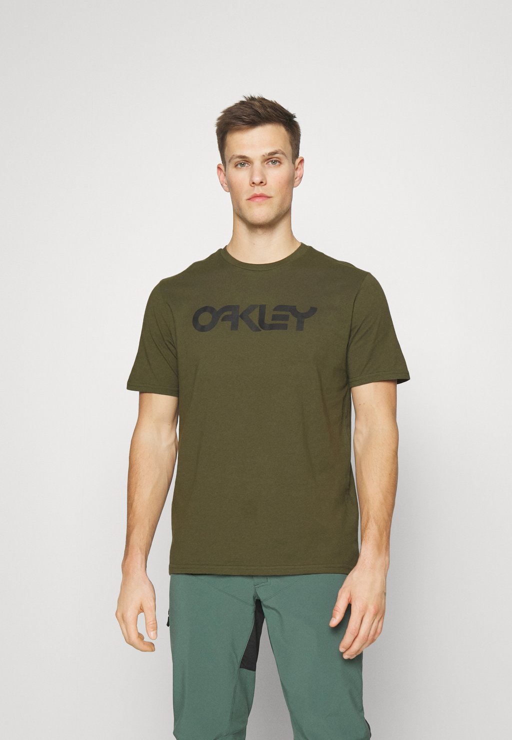 

Футболка с принтом MARK TEE Oakley, хаки