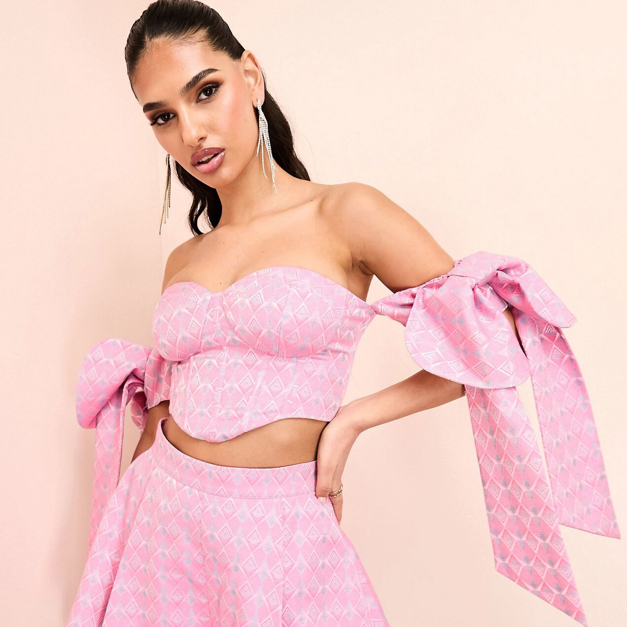 

Топ Asos Luxe Print Jacquard Co-ord Bandeau Corsetted With Bow Tie Sleeves, розовый