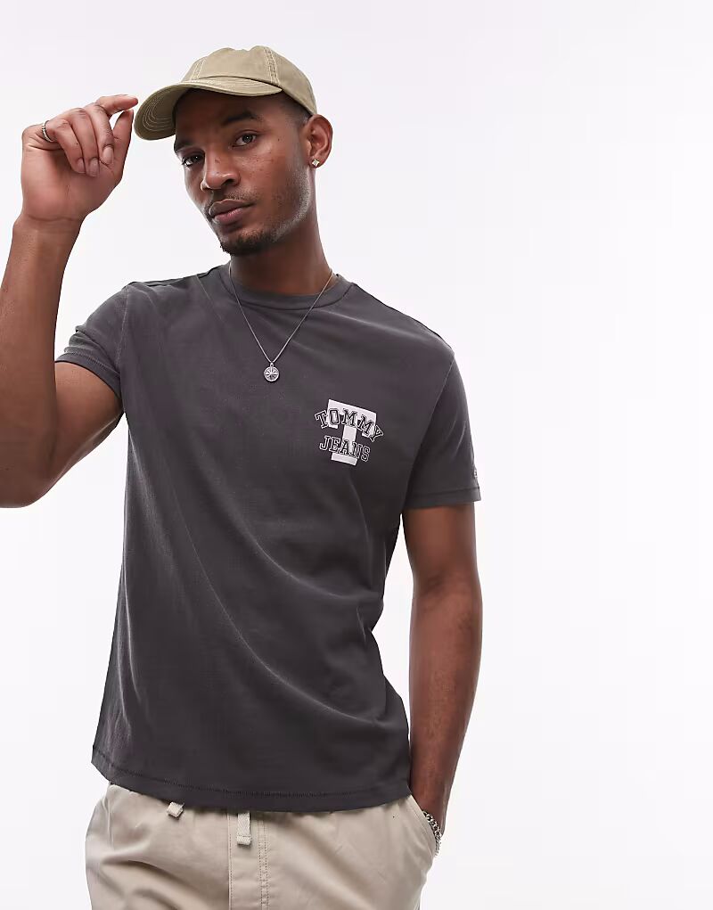 

Футболка с логотипом Tommy Jeans на груди, черного цвета