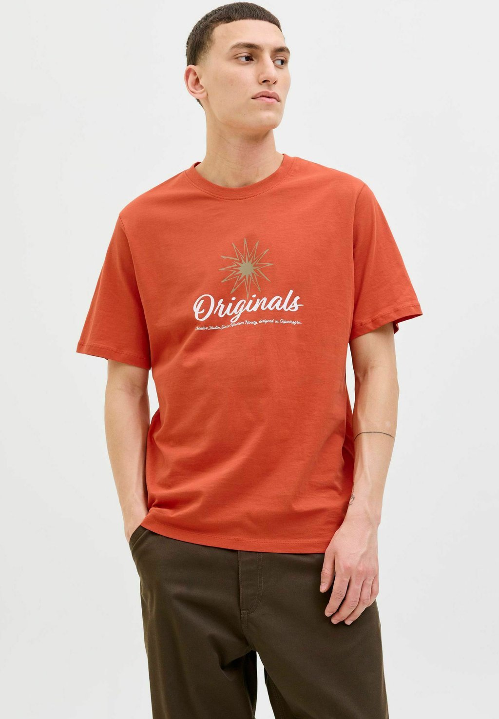 

Футболка с принтом RUNDHALSAUSSCHNITT Jack & Jones, охра