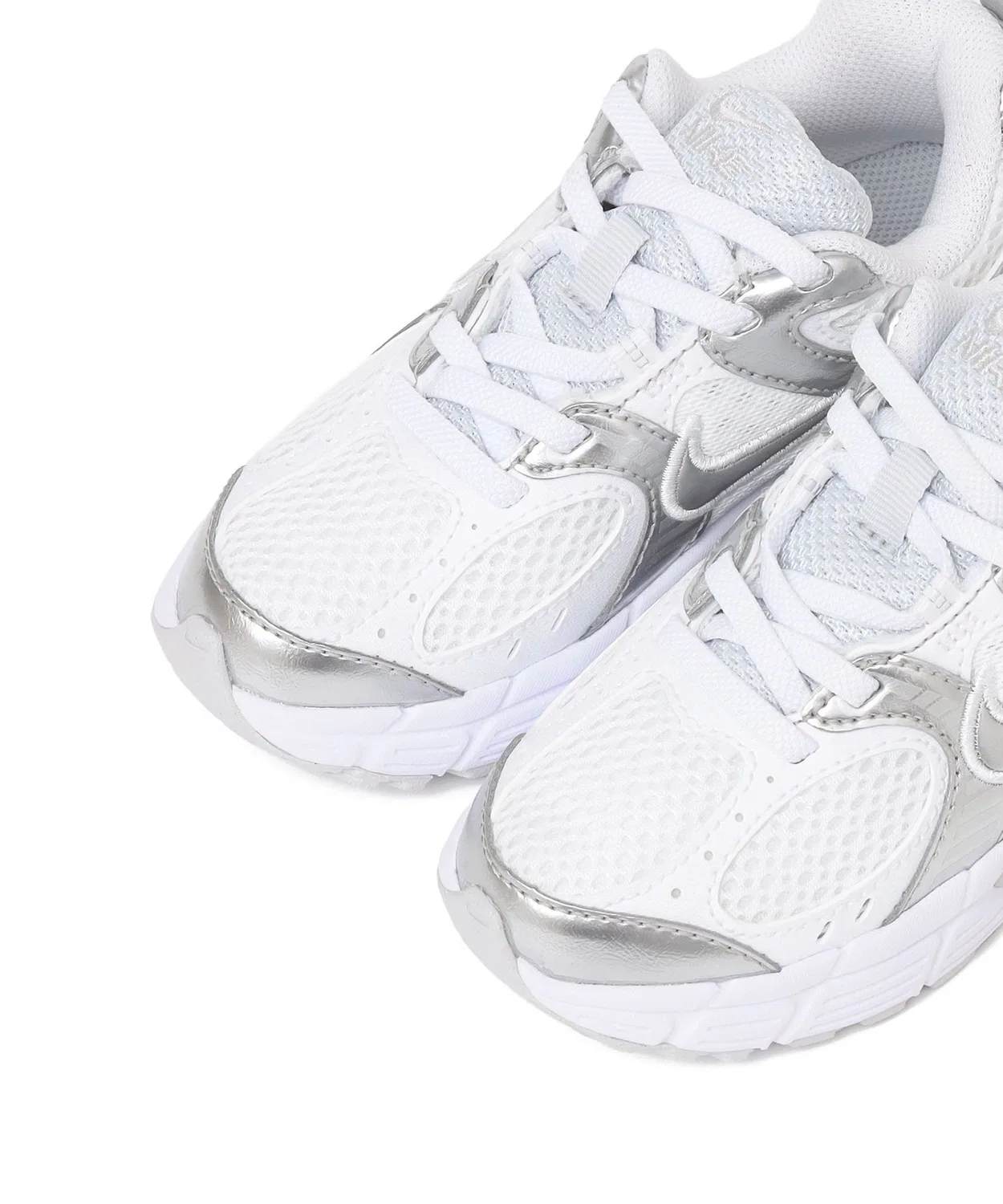 Детские кроссовки с эластичными шнурками V5 RNR PS NIKE, White/Pure Platinum/Metallic Silver — фото 3