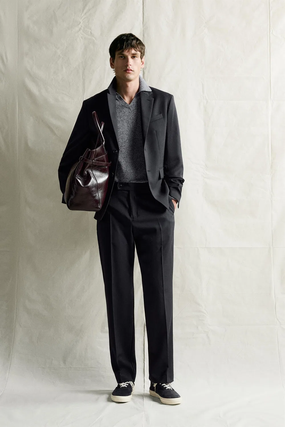 Блейзер из 100% шерсти, стандартного кроя. ZARA, Dark navy