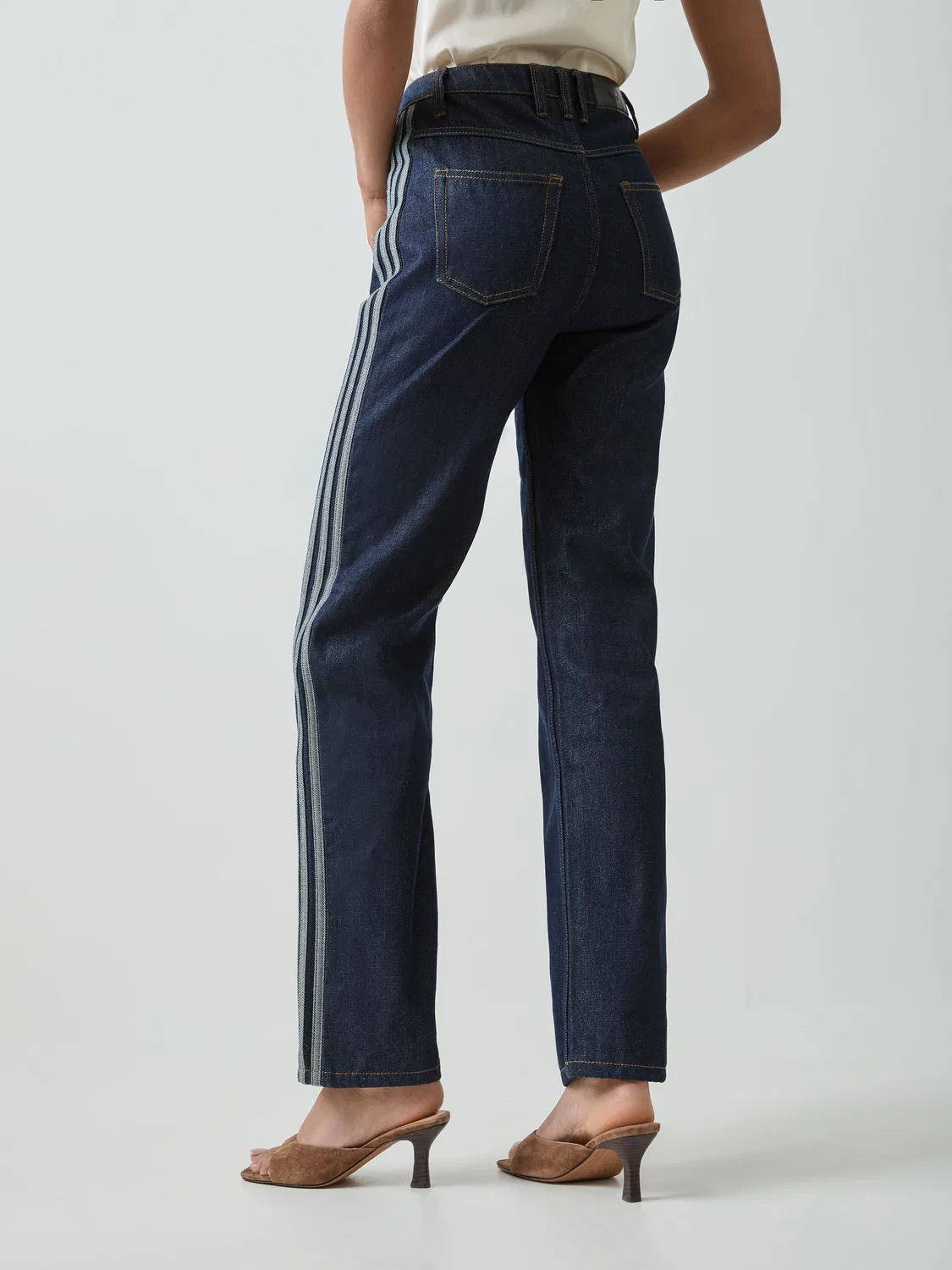 Джинсы Alpha Industries Foil Basic, adidas Originals, Blue Denim — фото 3