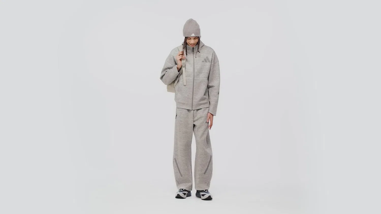 Мужские спортивные брюки свободного кроя с отражающими деталями Z.N.E. Premium Adidas, Grey — фото 2