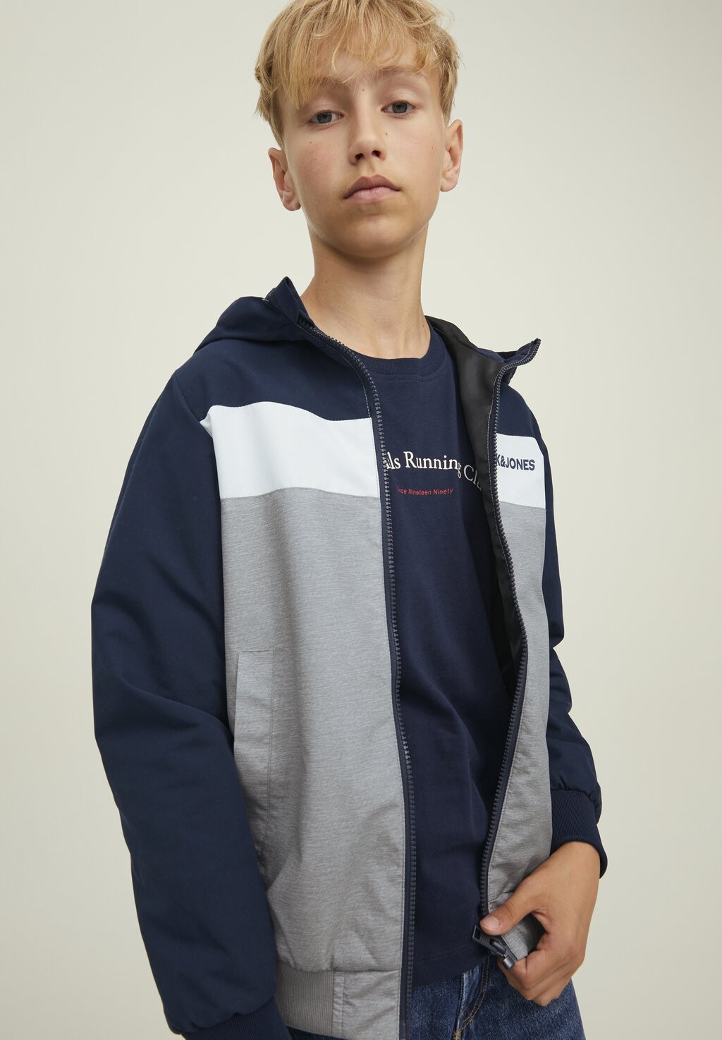Легкая куртка JJERUSH BLOCKING HOOD Jack & Jones Junior, цвет navy blazer — фото 4