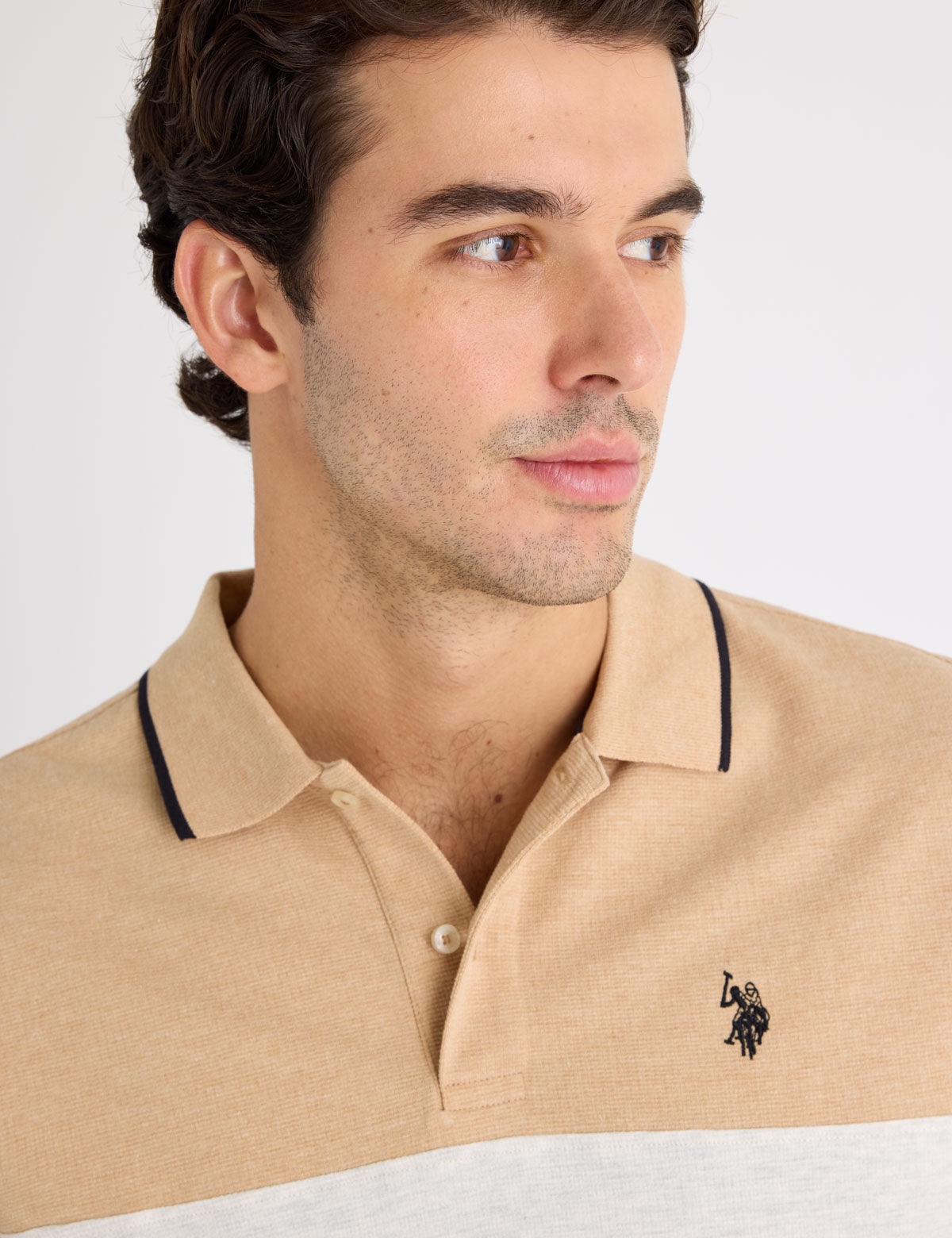 Мужская футболка-поло U.S. Polo Assn. Ottoman Knit Colorblock, бежевый/белый — фото 3