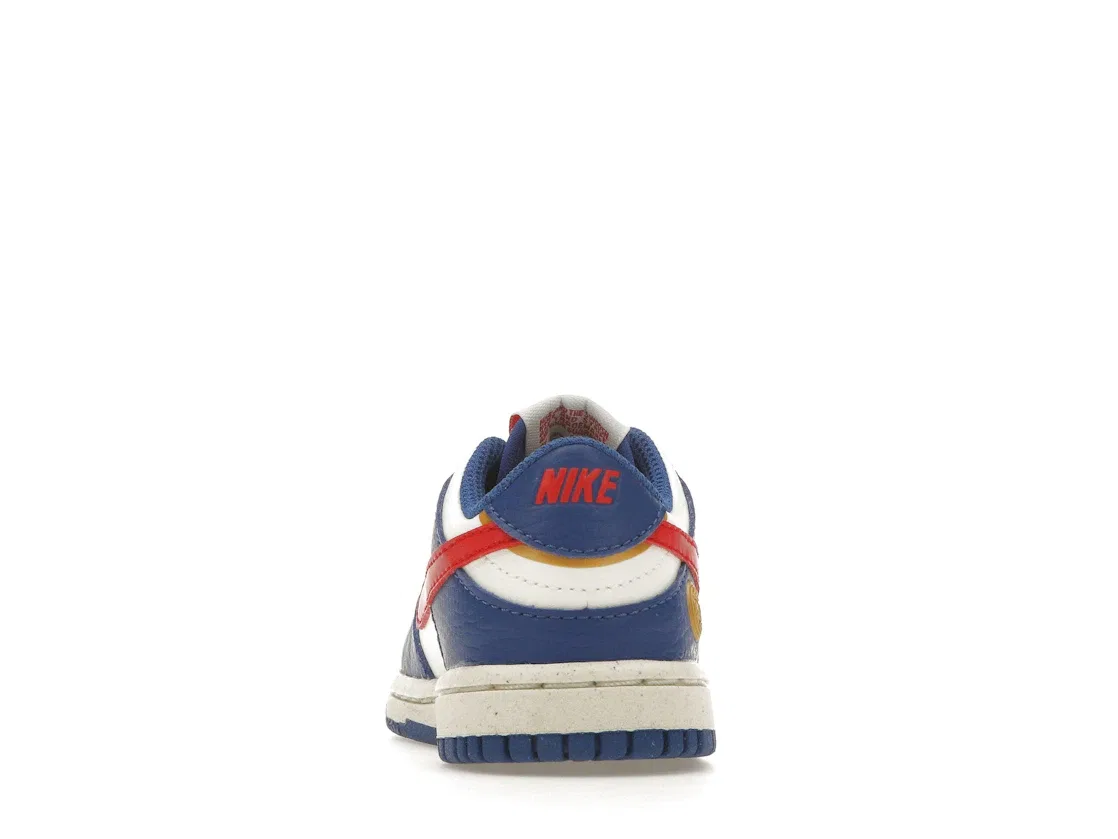 Детские кроссовки с принтом Nike Dunk Low Next Nature Nike, Varsity Royal/White/Varsity Red/Metallic Gold — фото 4