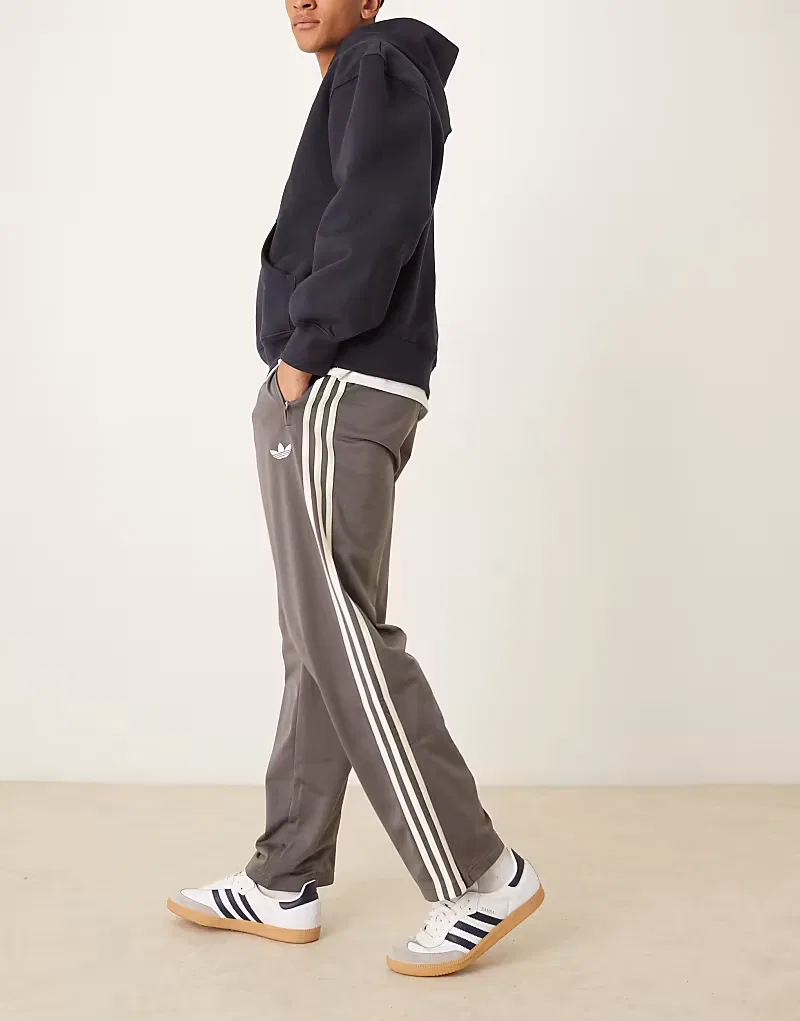 Спортивные брюки Adidas Originals Firebird в угольно-сером и кремовом х — фото 2