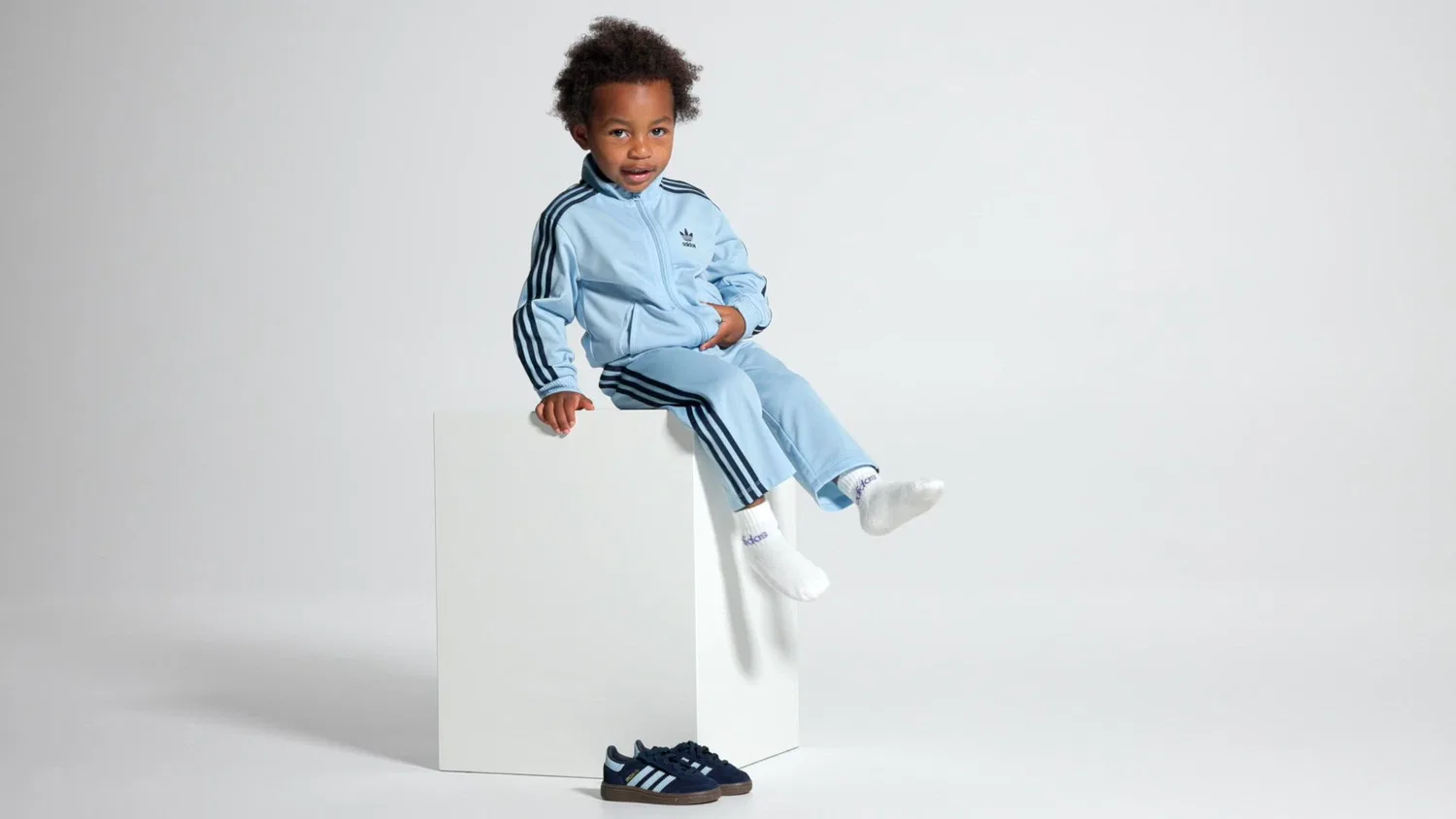 Детские кроссовки с замшевым верхом Handball Spezial Comfort Closure Elastic Lace Kids Adidas, Navy — фото 2
