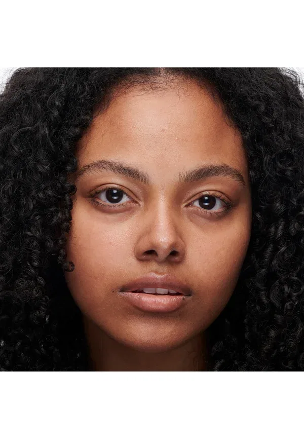 Консилер для лица и под глазами Studio Radiance 24hr Luminous Lift Concealer Mini Mac, nc45, 1.8 мл, цвет nc45 — фото 3