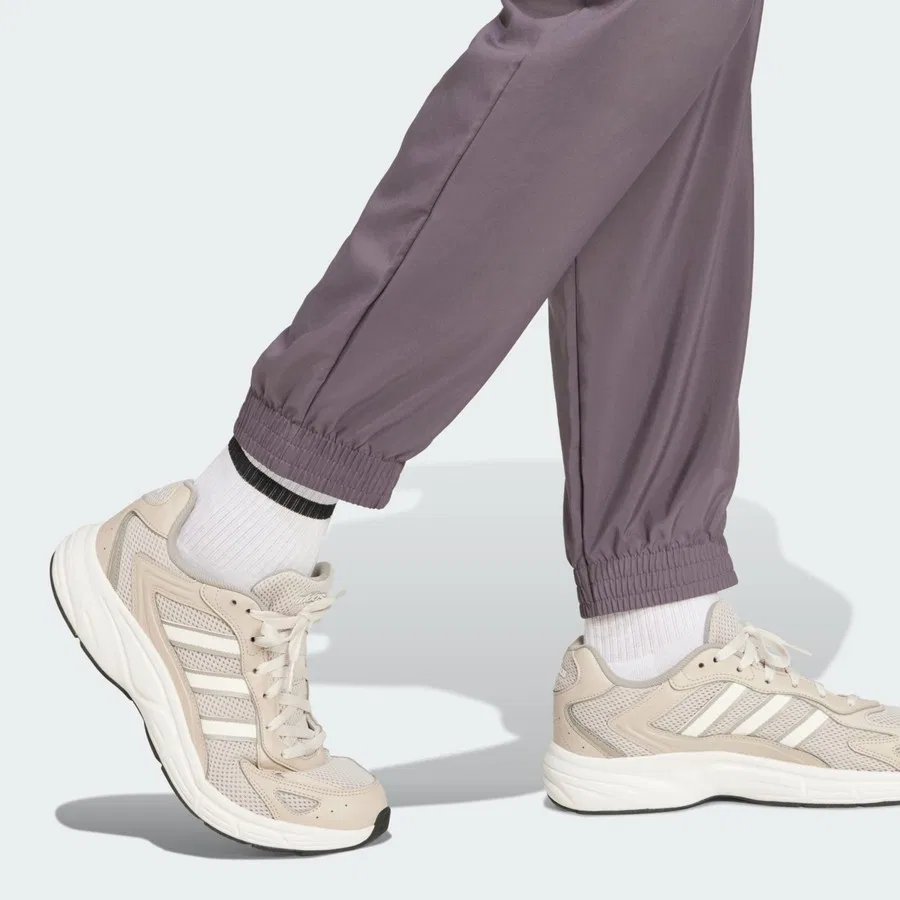 Штаны спортивные с карго-карманами с логотипом Essentials Small Logo Cargo Pants adidas, Серо-черный — фото 4