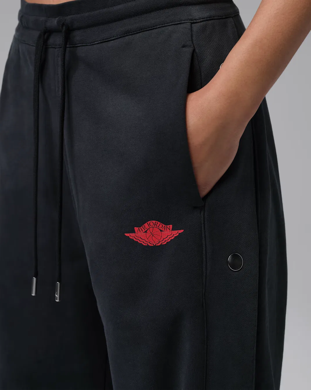 Женские брюки из французского трикотажа на кнопках Jordan Flight Fleece, Black/University Red — фото 3