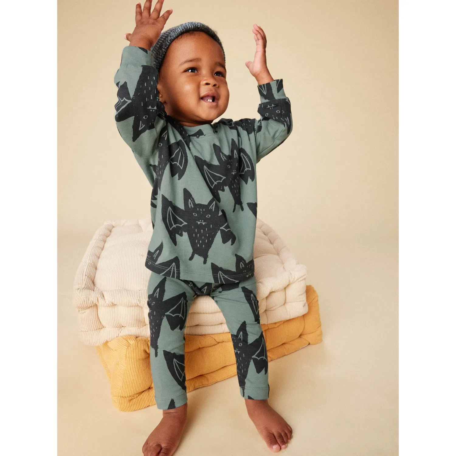 Детский комплект одежды с принтом летучих мышей Two Piece Baby Play Set Tea Collection, Fly By Night Bats — фото 2