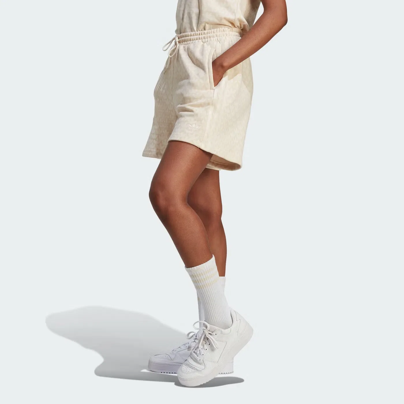 Шорты с принтом Trefoil Monogram Adidas, бежевый — фото 2