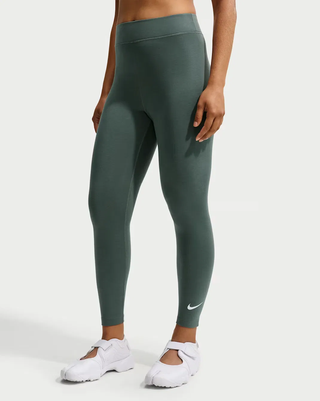 Женские леггинсы с высокой талией, длина 7/8 Nike Sportswear Classic, Camo Green/White — фото 2