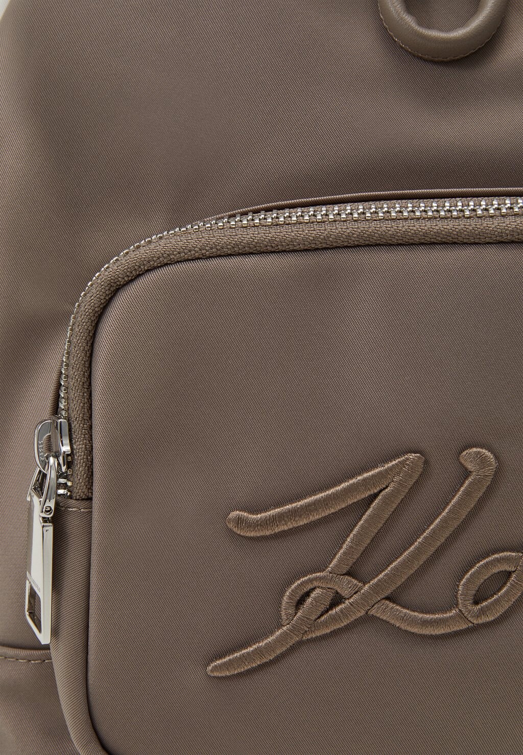 

Рюкзак SIGNATURE FLAP KARL LAGERFELD, серый