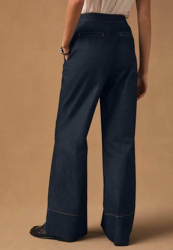 Брюки укороченного кроя с золотыми пуговицами. Next, Denim — фото 3