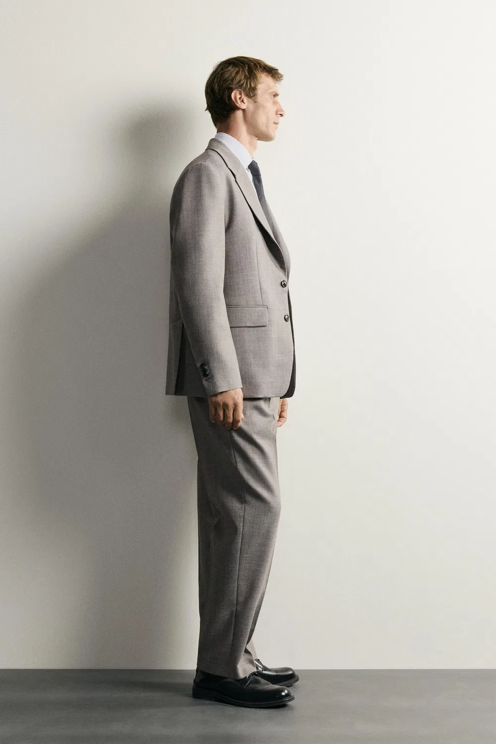 Брюки от костюма из шерстяной смеси, стандартного кроя. ZARA, Grey/Beige — фото 4