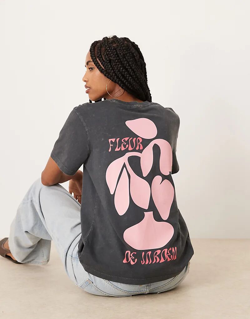 

Футболка ASOS DESIGN классического кроя с цветочным принтом в стираном угольном цвете