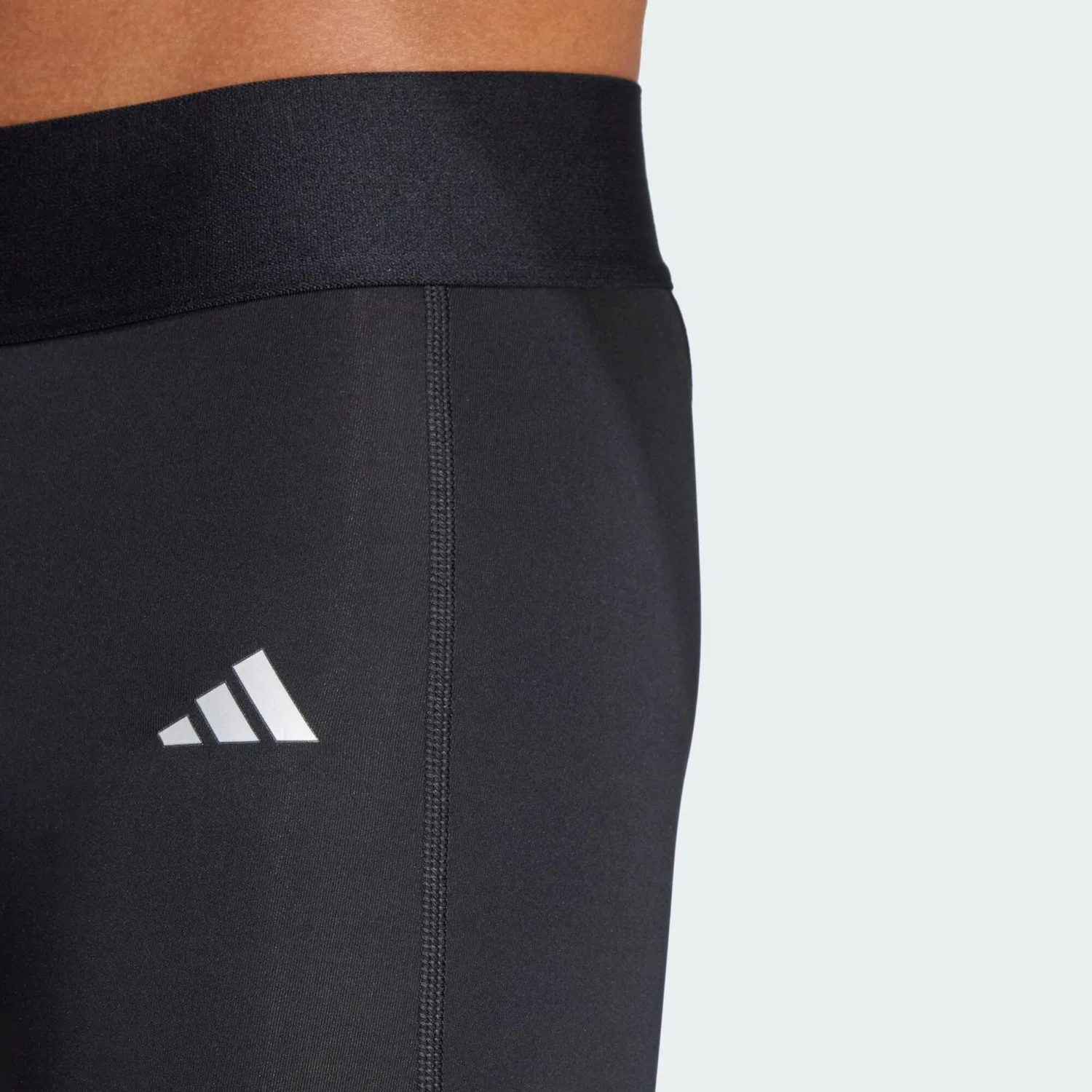 Женские короткие леггинсы TECHFIT Adidas, Schwarz — фото 3
