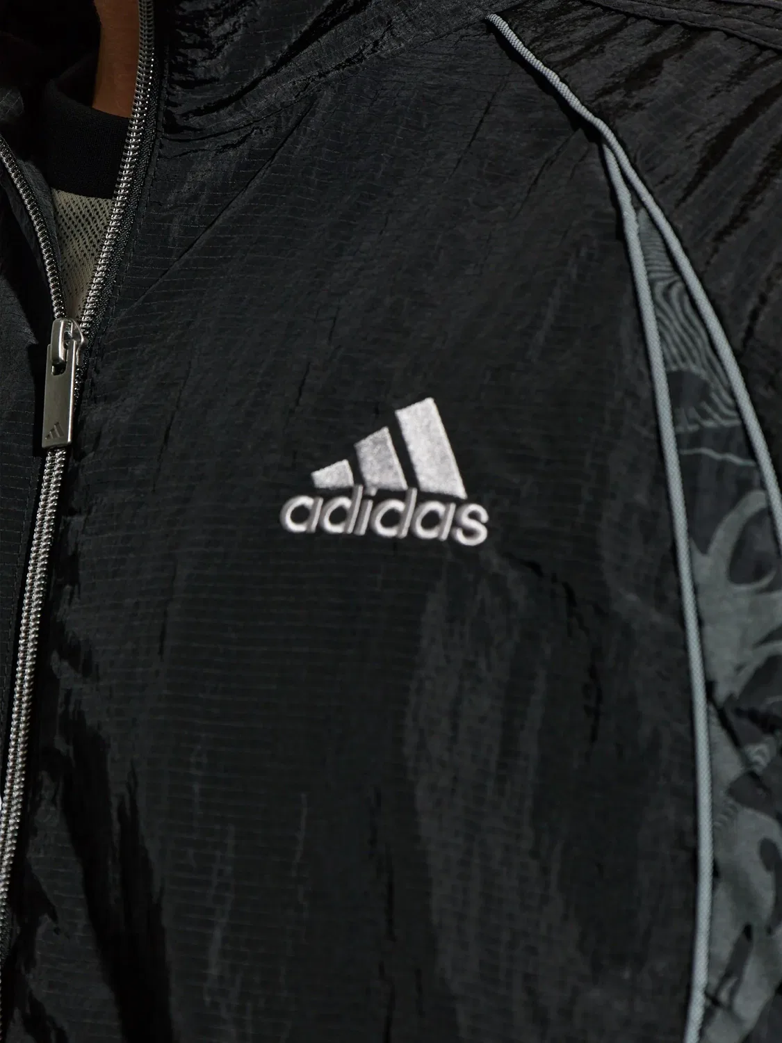 Куртка-трек с вышивкой и графическими панелями Adidas, черный — фото 4