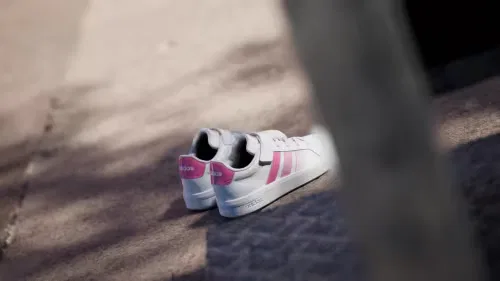 Детские кроссовки на эластичных шнурках Grand Court 3.0 Adidas Sportswear, бело-розовый — фото 2