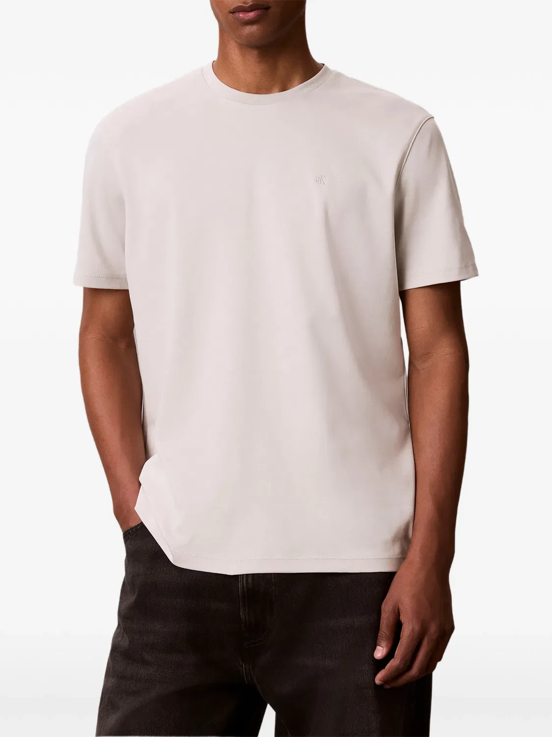 Calvin Klein Футболка с вышитым логотипом, нейтральные тона — фото 2