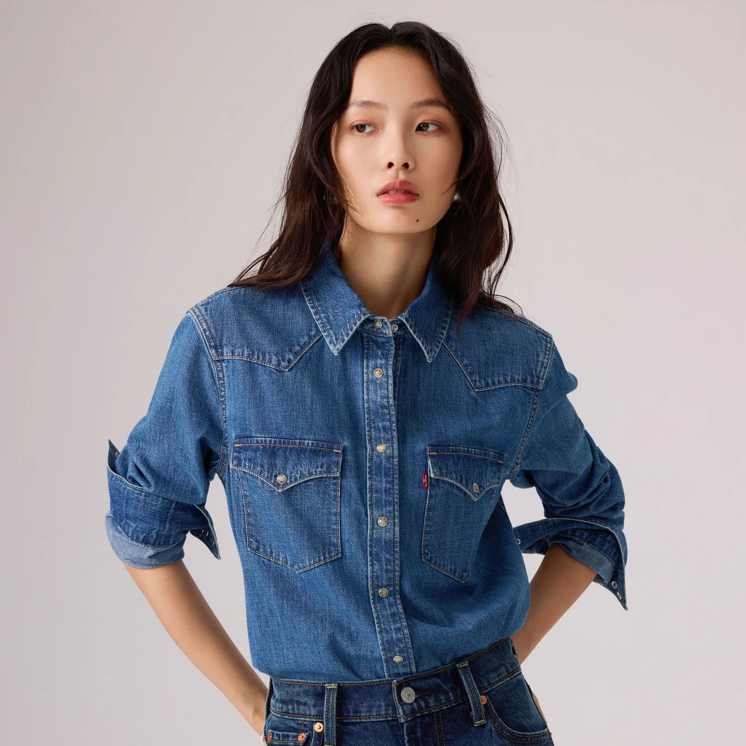Женская рубашка с воротником Levis, Medium Blue — фото 4